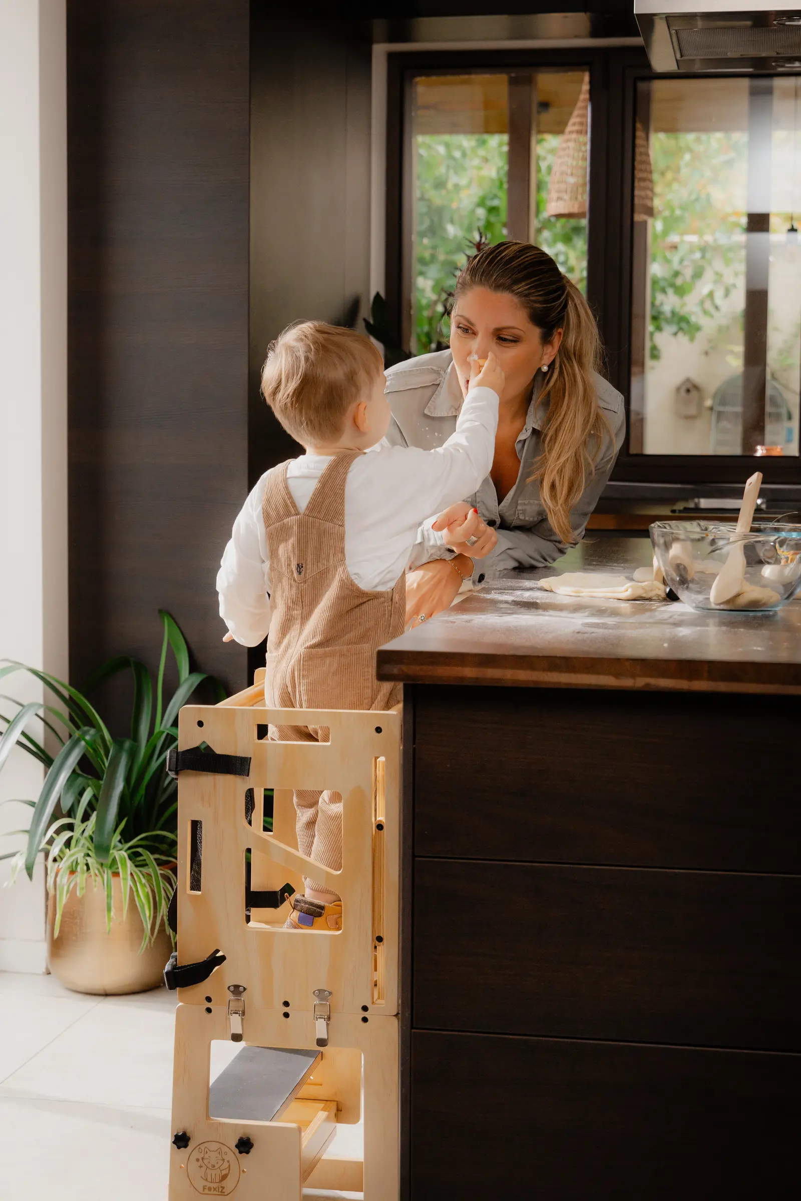 mother kitchening with kid
